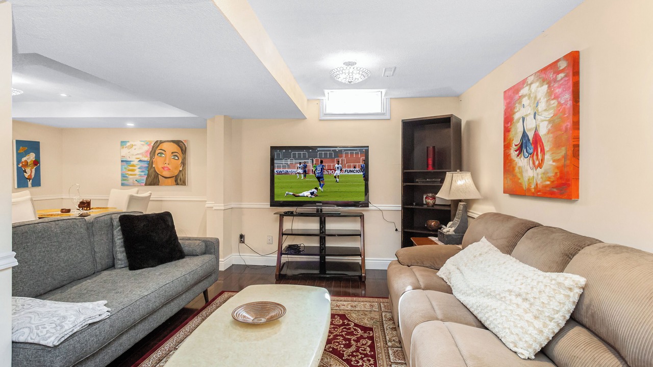 Photo of Livingroom in East Credit