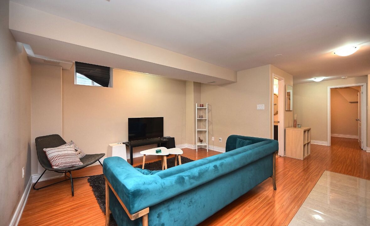 Photo of Livingroom in East Credit
