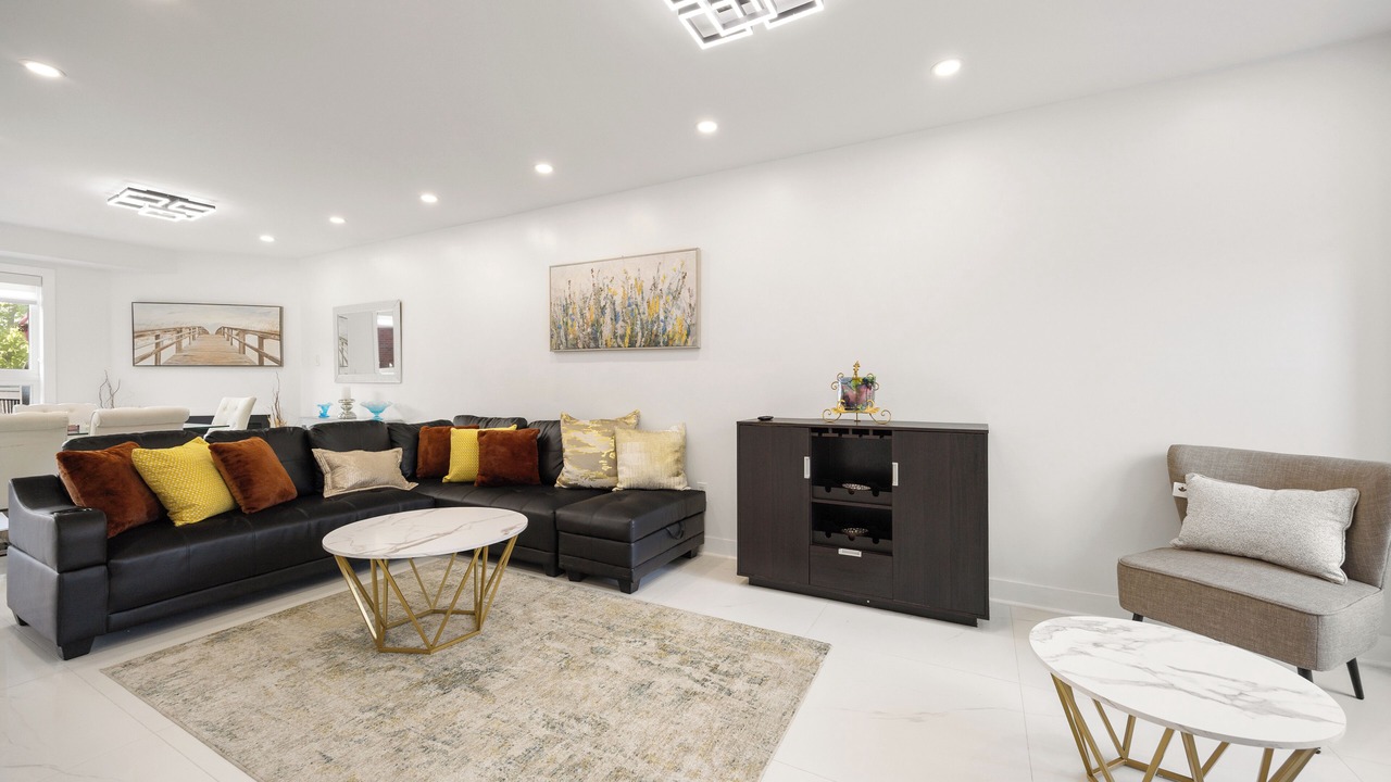 Photo of Livingroom in Aurora