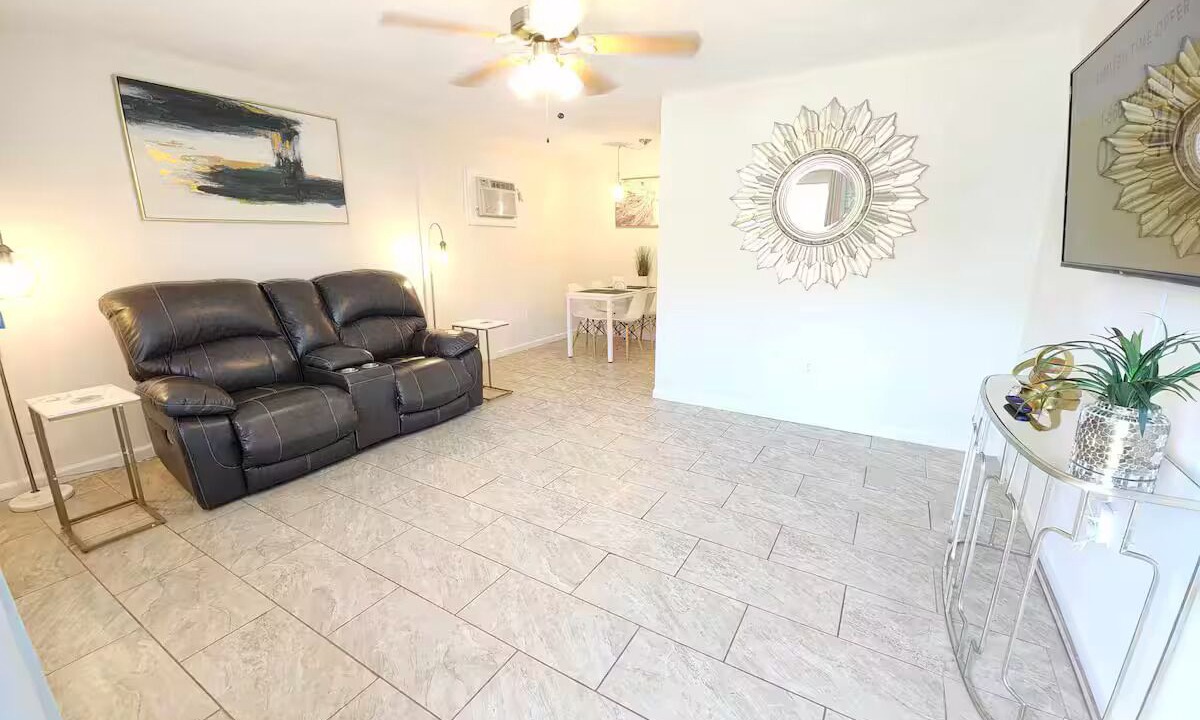 Photo of Livingroom in Bearss Plaza