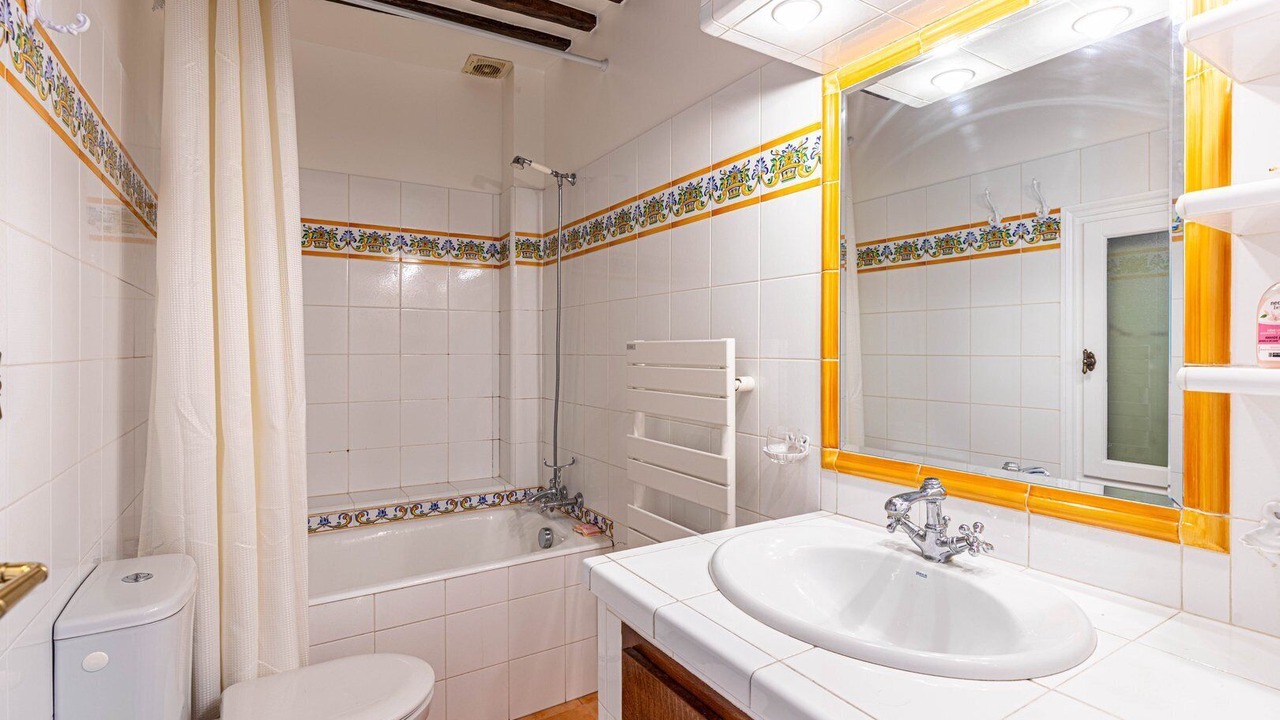 Photo of Bathroom in Arsenal