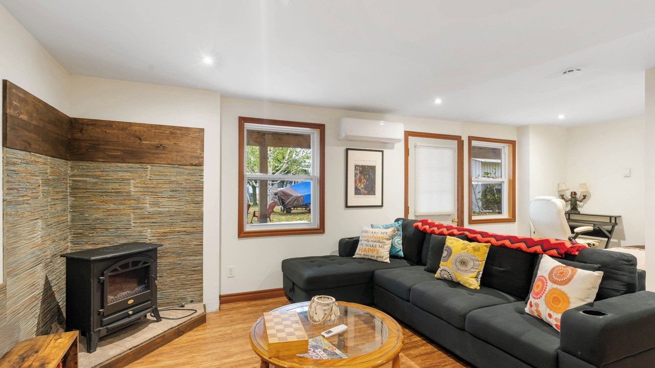 Photo of Livingroom in Greater Napanee