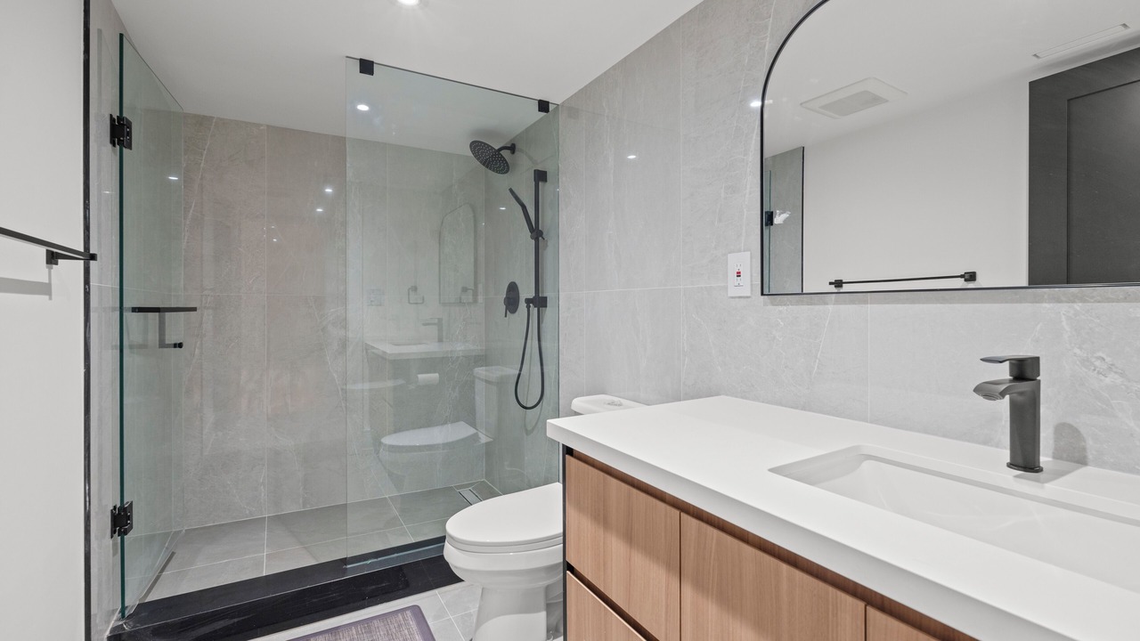 Photo of Bathroom in Lakeview