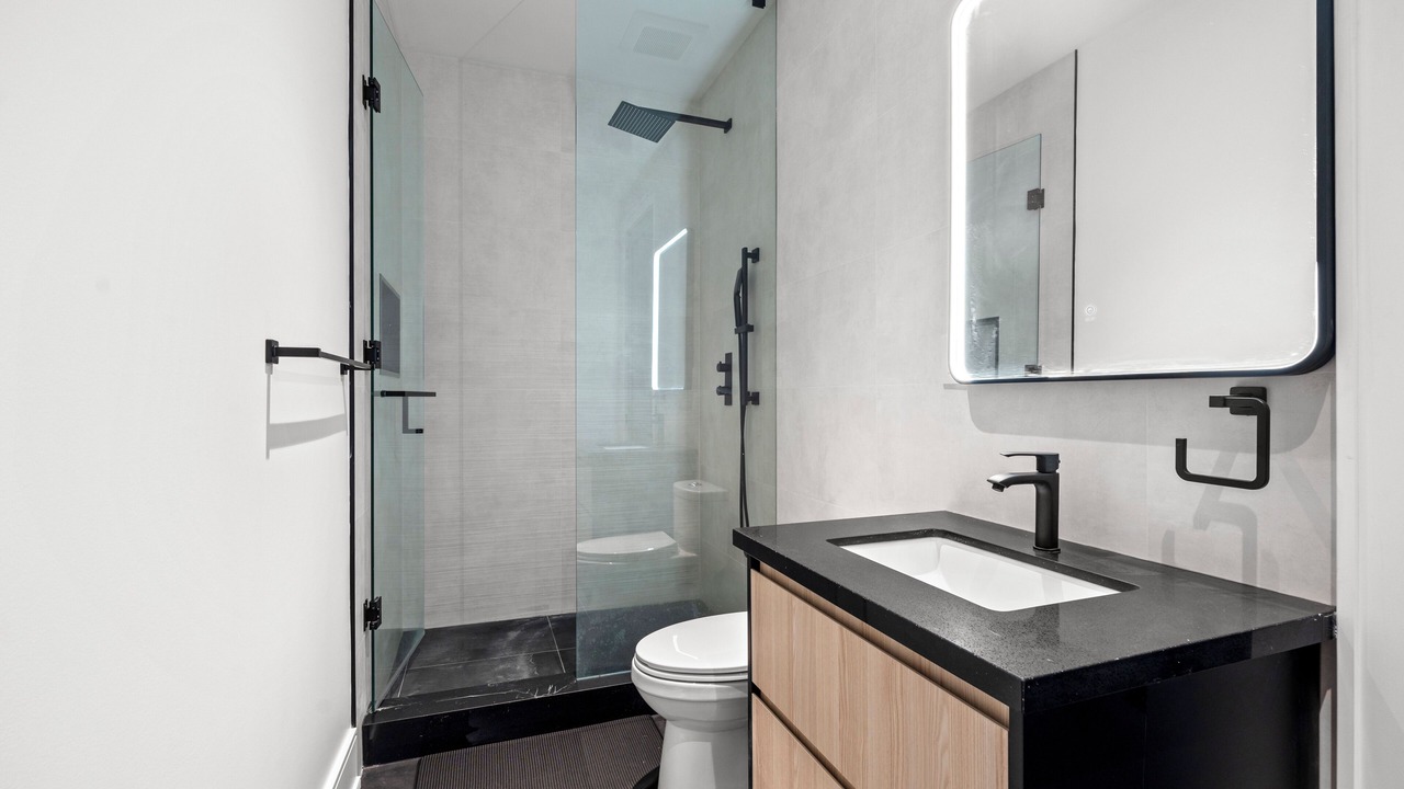 Photo of Bathroom in Lakeview