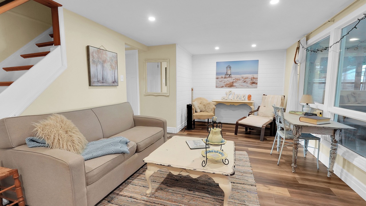 Photo of Livingroom in Central Huron