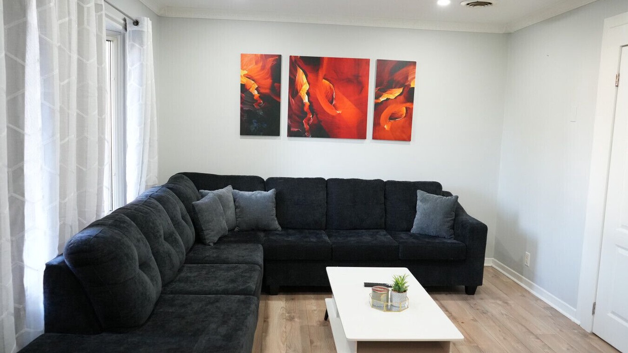 Photo of Livingroom in Brampton West