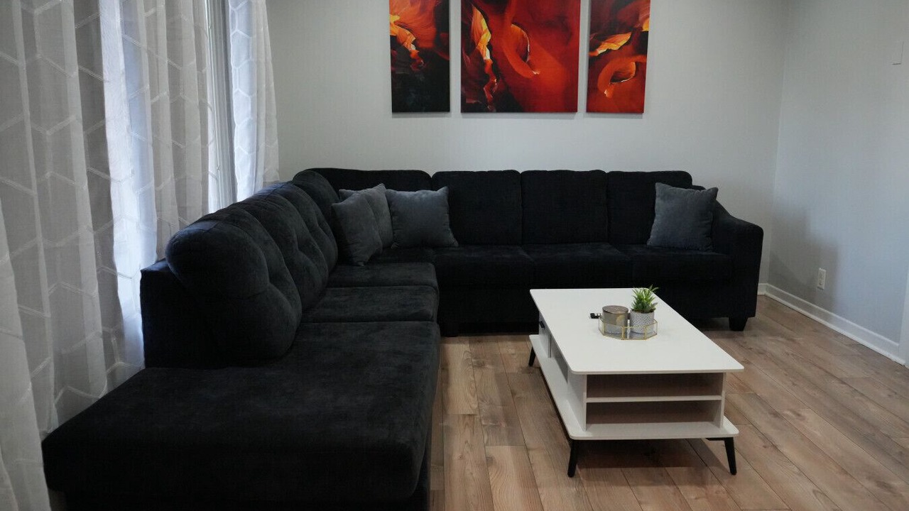 Photo of Livingroom in Brampton West