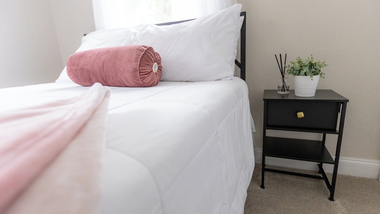 Photo of Bedroom in Carver City - Lincoln Gardens