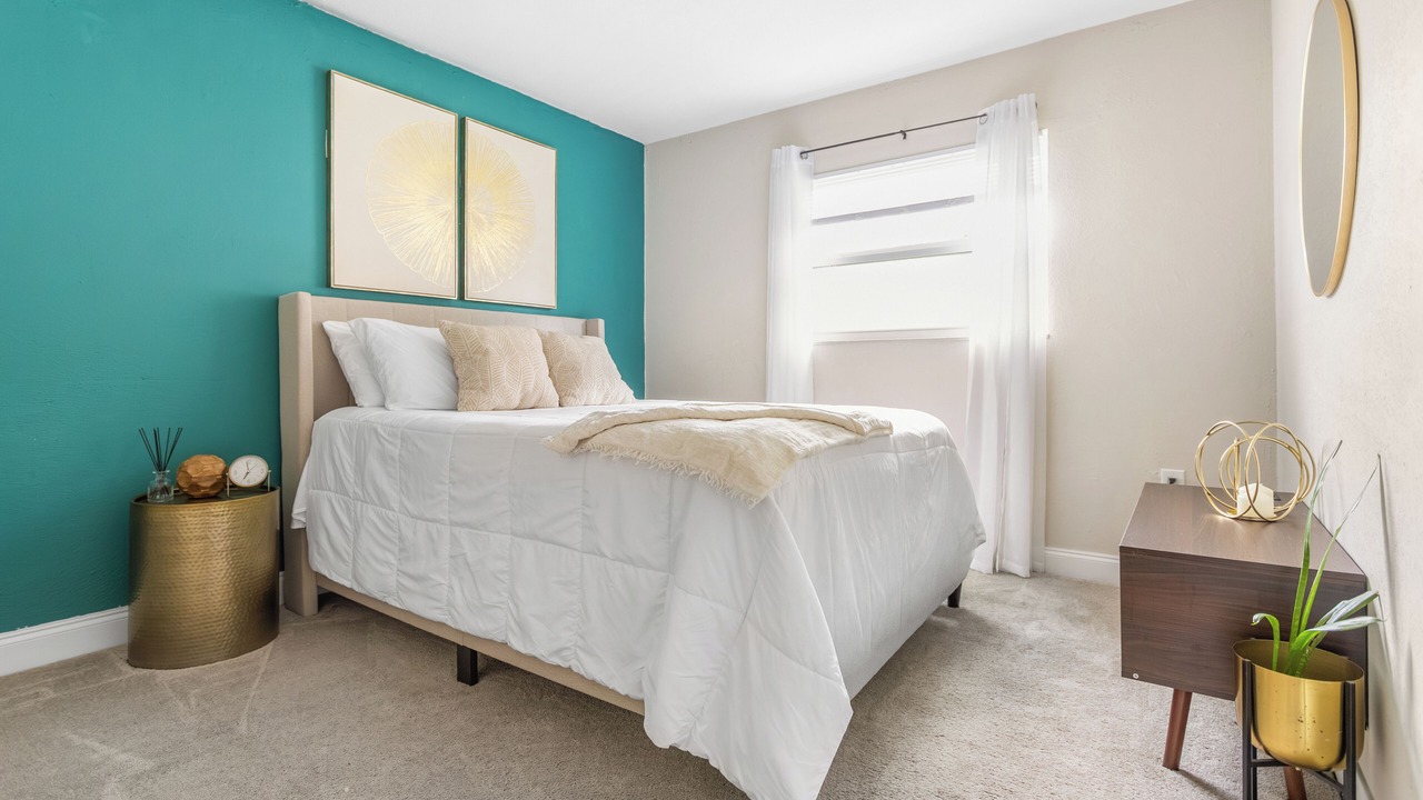 Photo of Bedroom in Carver City - Lincoln Gardens