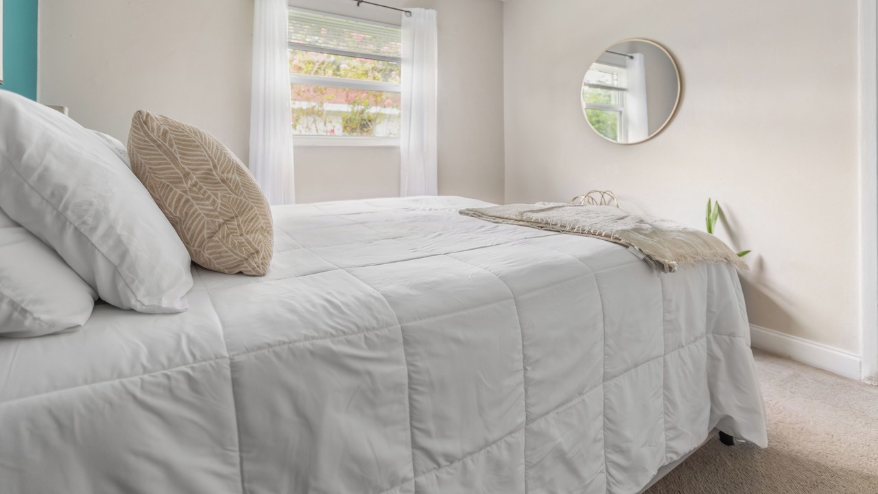 Photo of Bedroom in Carver City - Lincoln Gardens