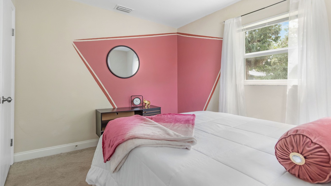 Photo of Bedroom in Carver City - Lincoln Gardens