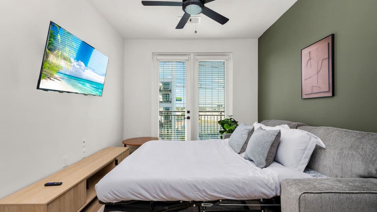 Photo of Bedroom in Carver City - Lincoln Gardens