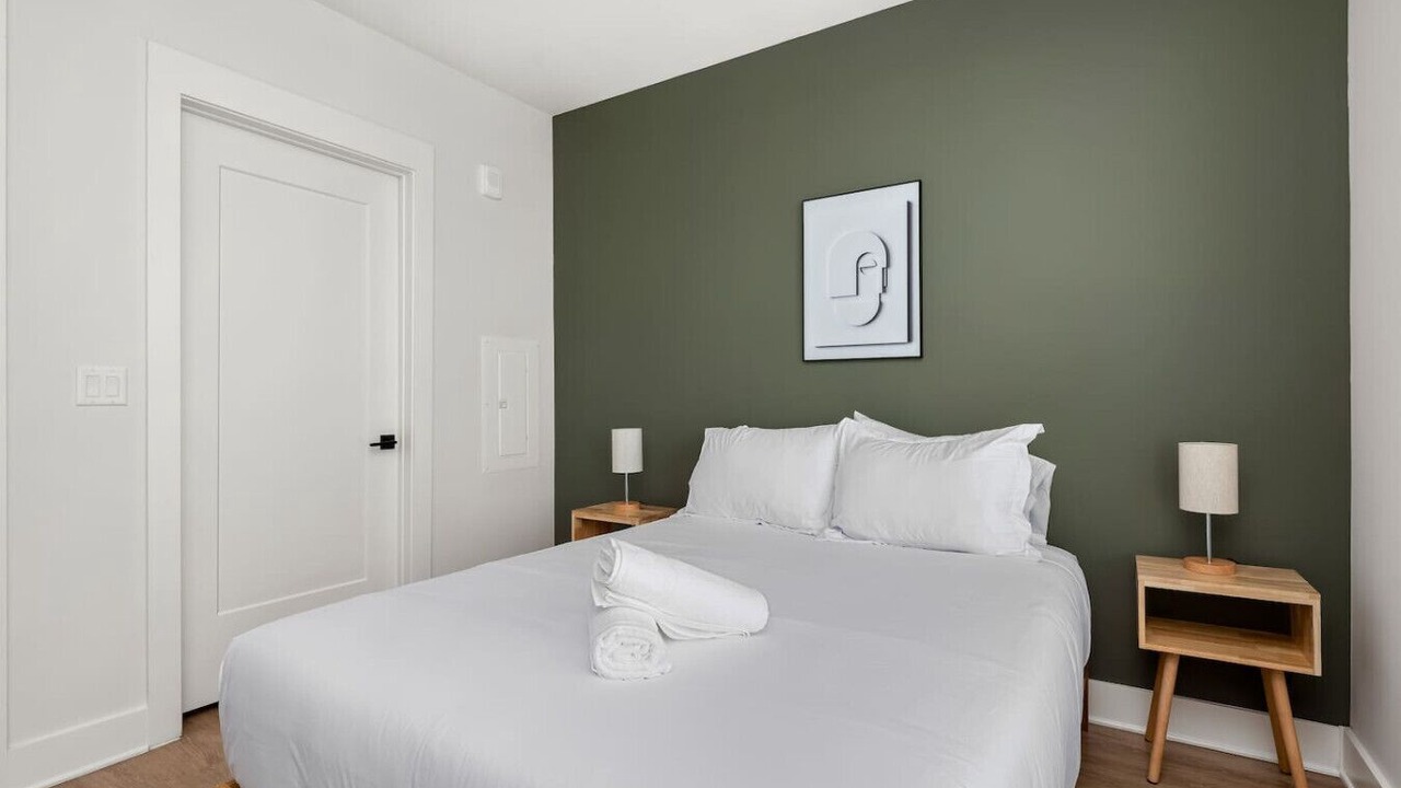 Photo of Bedroom in Carver City - Lincoln Gardens