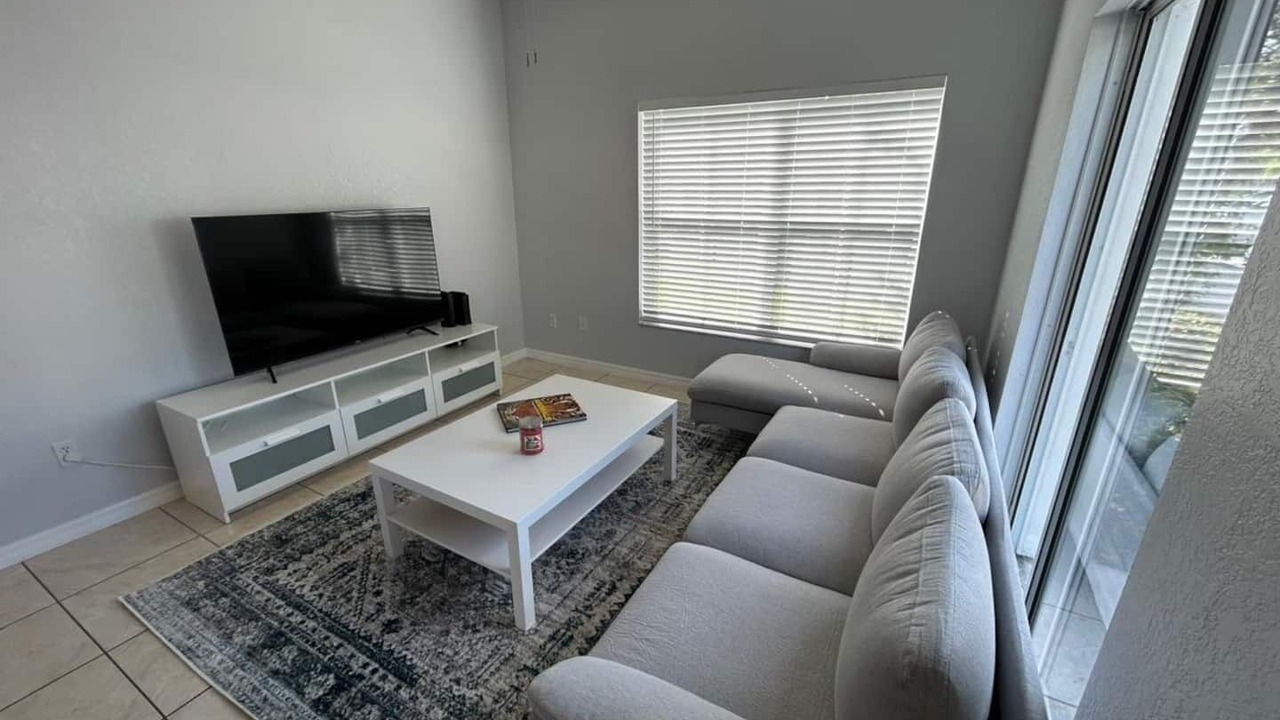 Photo of Livingroom in Venetian Bay Villages
