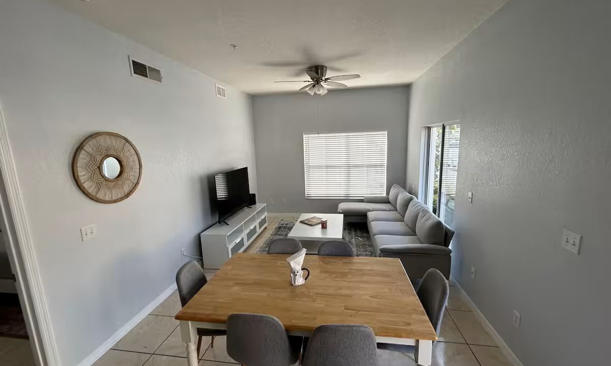Photo of Livingroom in Venetian Bay Villages