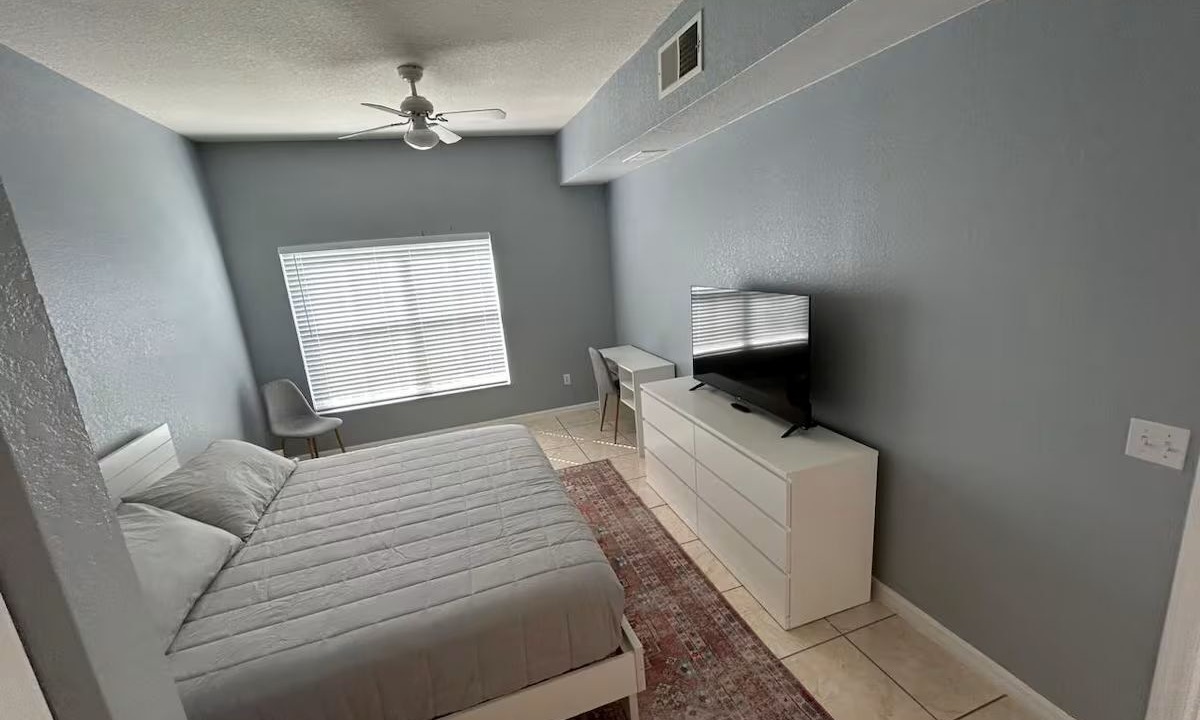 Photo of Bedroom in Venetian Bay Villages