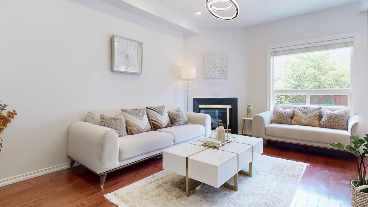 Photo of Livingroom in Richmond Hill