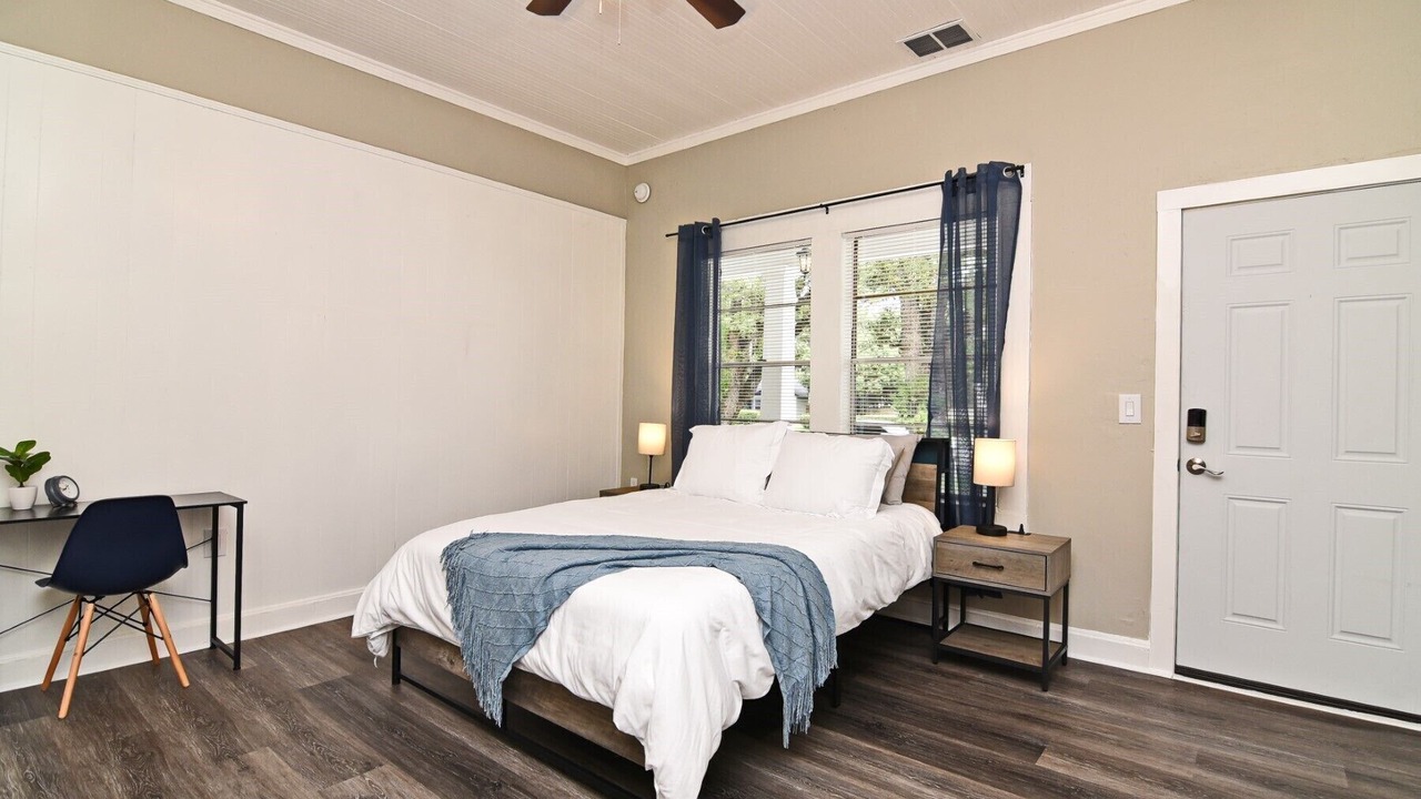 Photo of Bedroom in Winter Garden