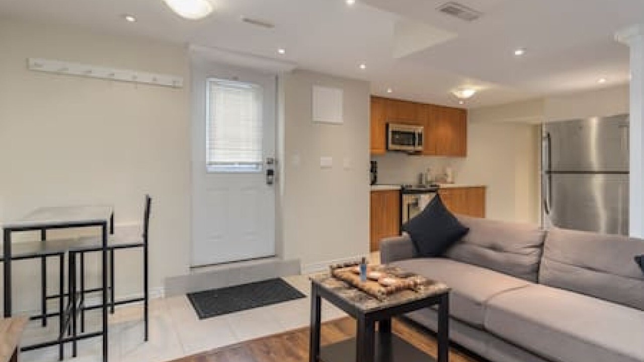Photo of Livingroom in Central Erin Mills