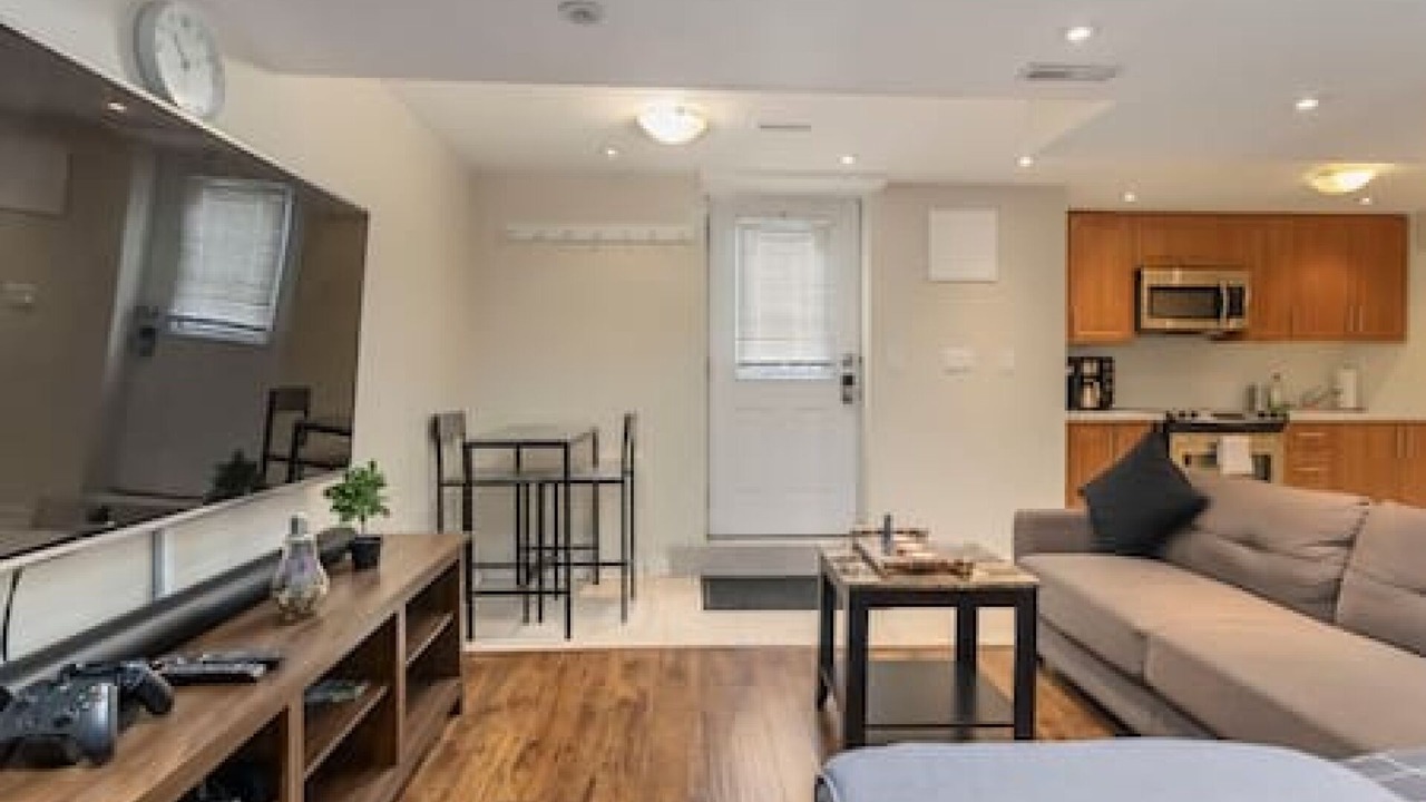 Photo of Livingroom in Central Erin Mills