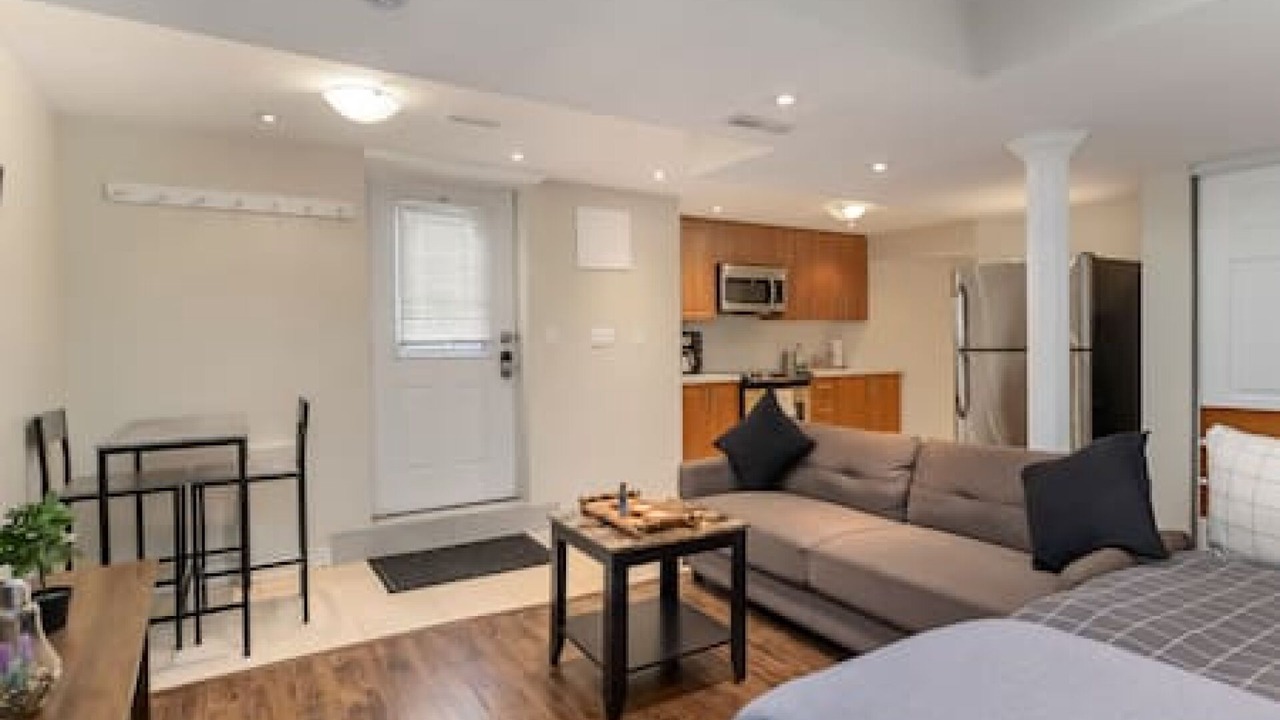 Photo of Livingroom in Central Erin Mills