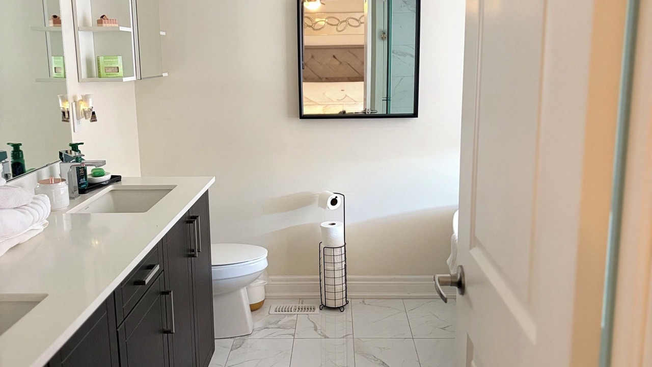 Photo of Bathroom in East Gwillimbury
