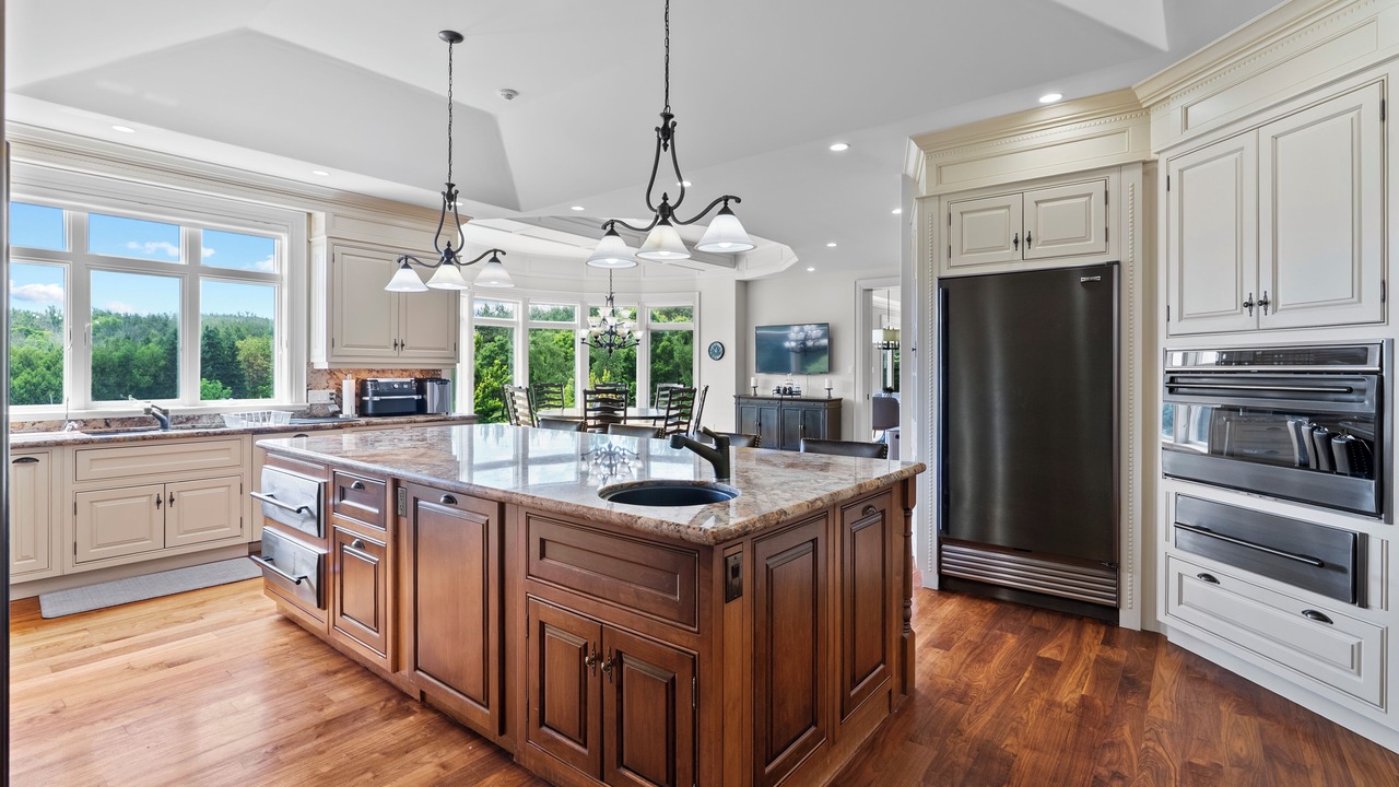 Photo of Kitchen in Mono