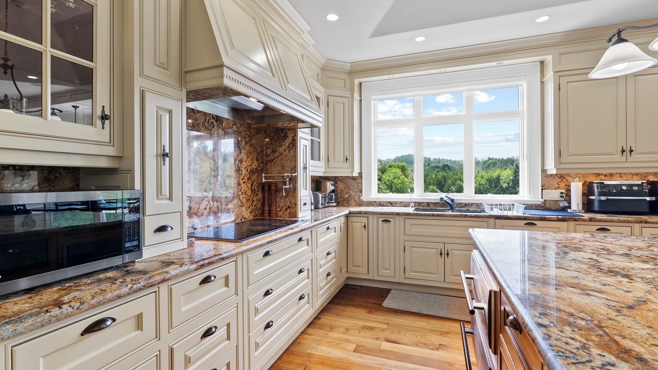 Photo of Kitchen in Mono