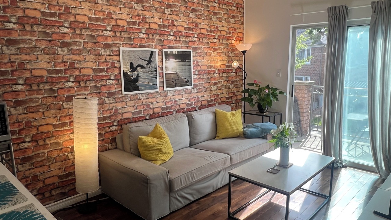 Photo of Livingroom in Trinity - Bellwoods