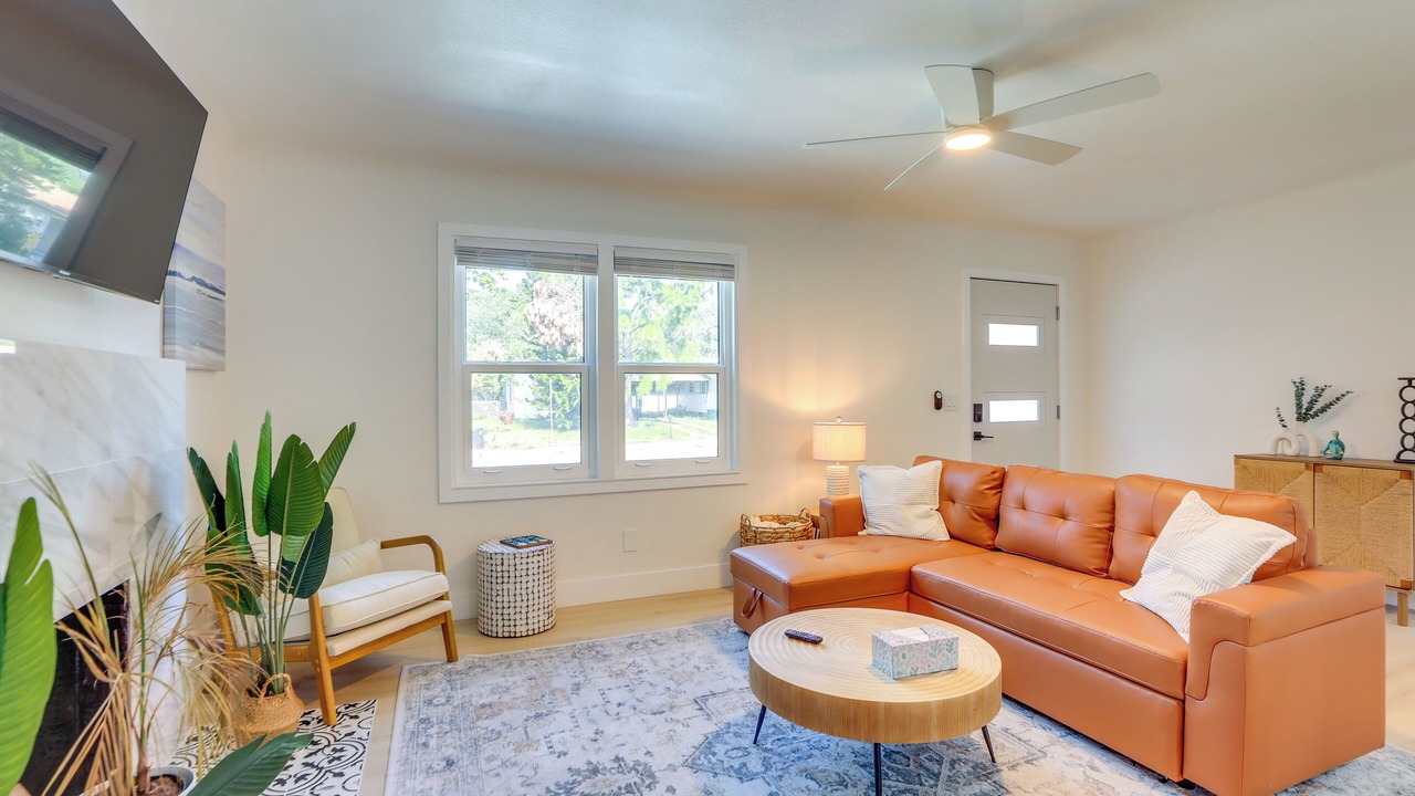 Photo of Livingroom in Bayview