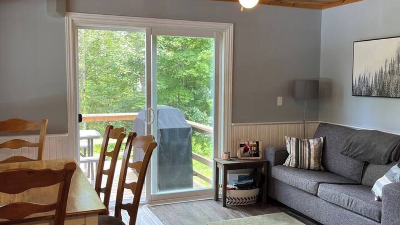 Photo of Livingroom in Unorganized Centre Parry Sound