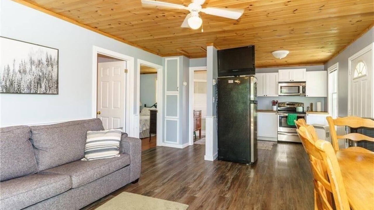 Photo of Livingroom in Unorganized Centre Parry Sound