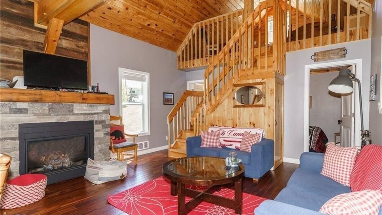 Photo of Livingroom in Unorganized Centre Parry Sound