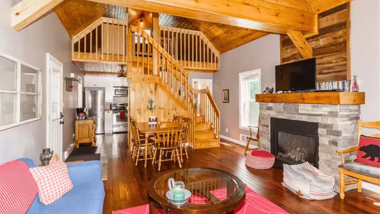 Photo of Livingroom in Unorganized Centre Parry Sound