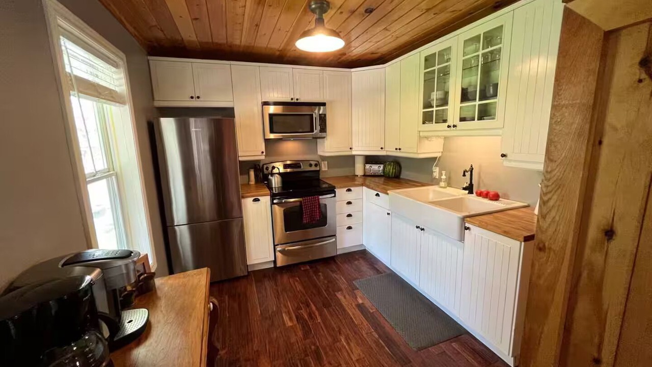 Photo of Kitchen in Unorganized Centre Parry Sound