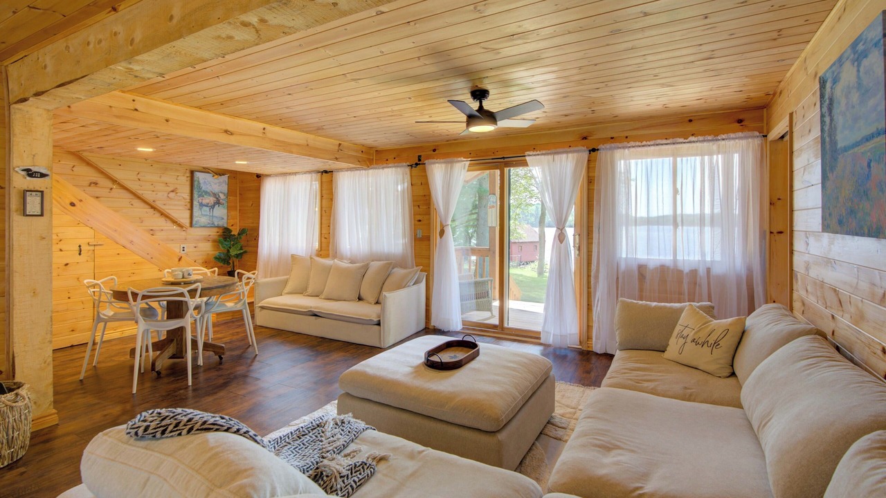 Photo of Livingroom in Frontenac
