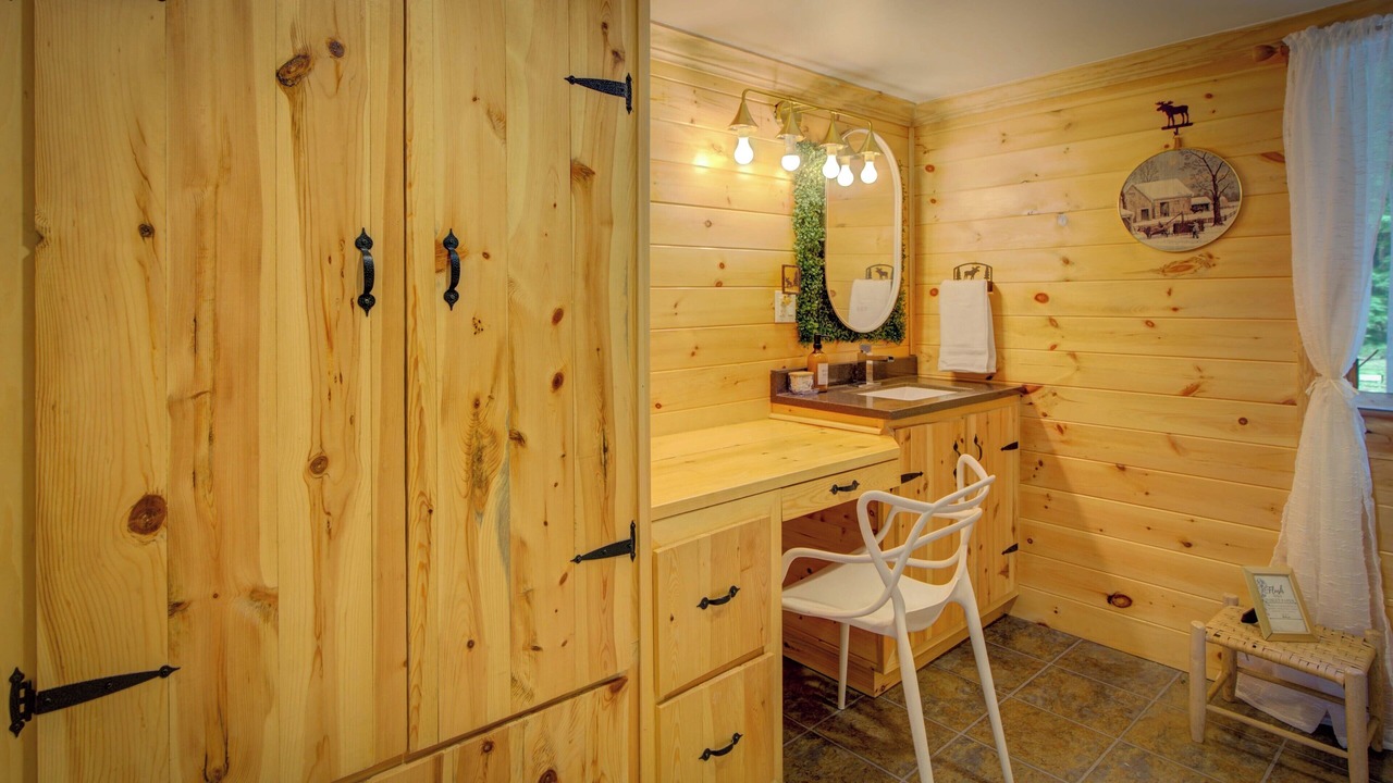 Photo of Bathroom in Frontenac
