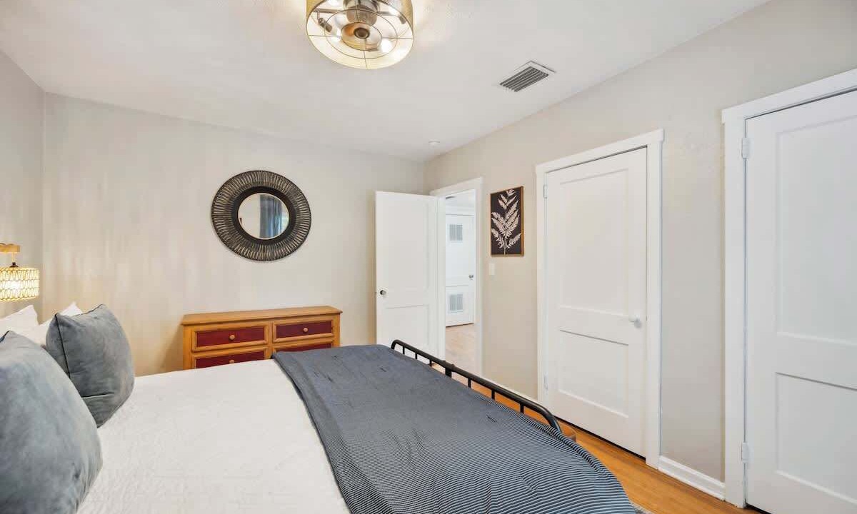 Photo of Bedroom in Dixieland