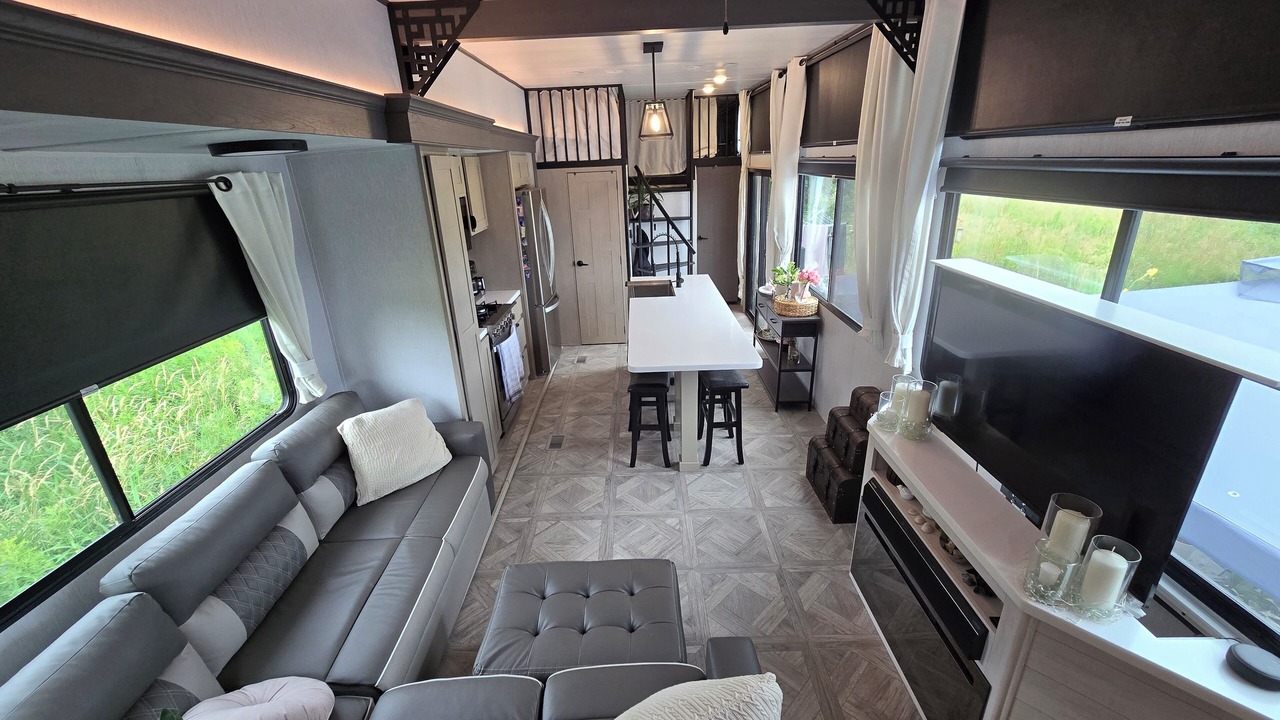 Photo of Livingroom in Russell