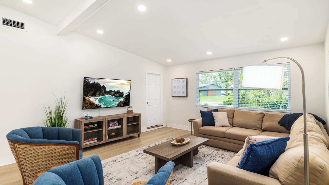 Photo of Livingroom in Harbor Hills