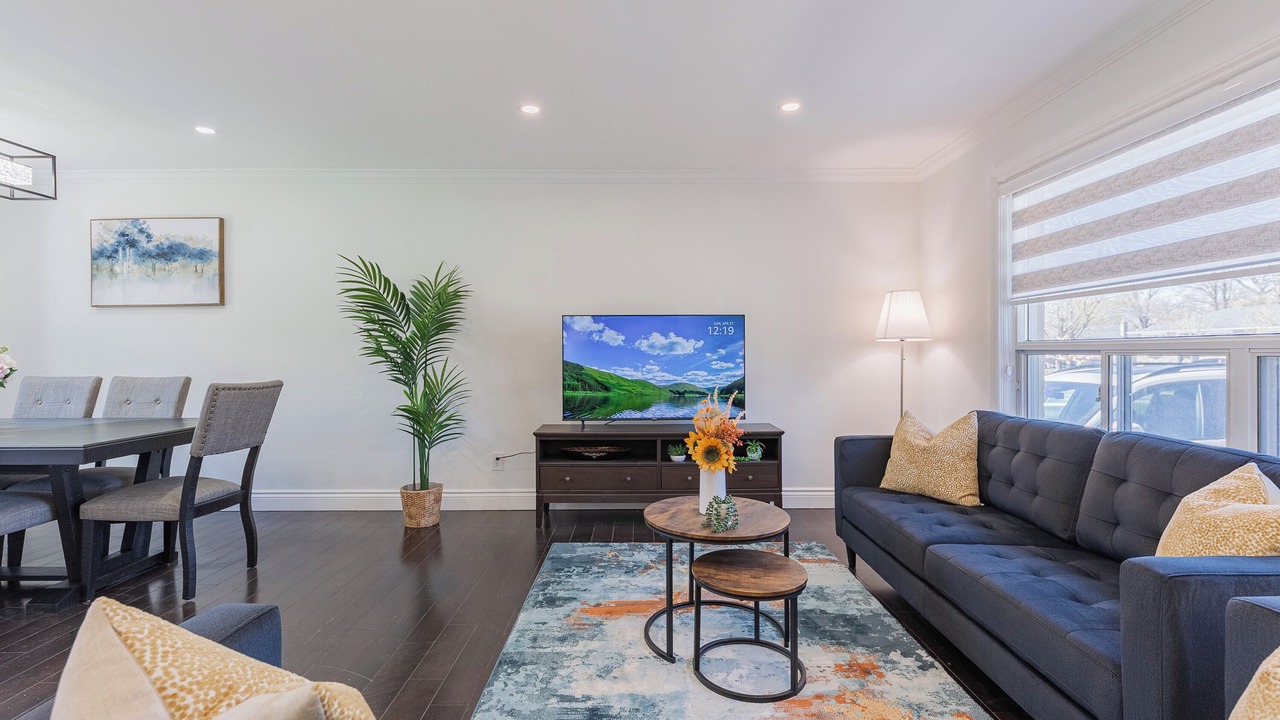 Photo of Livingroom in West Oakville