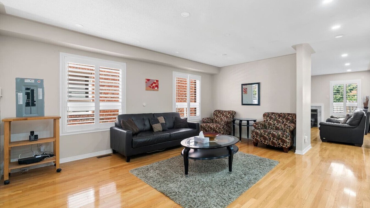 Photo of Livingroom in Churchill Meadows
