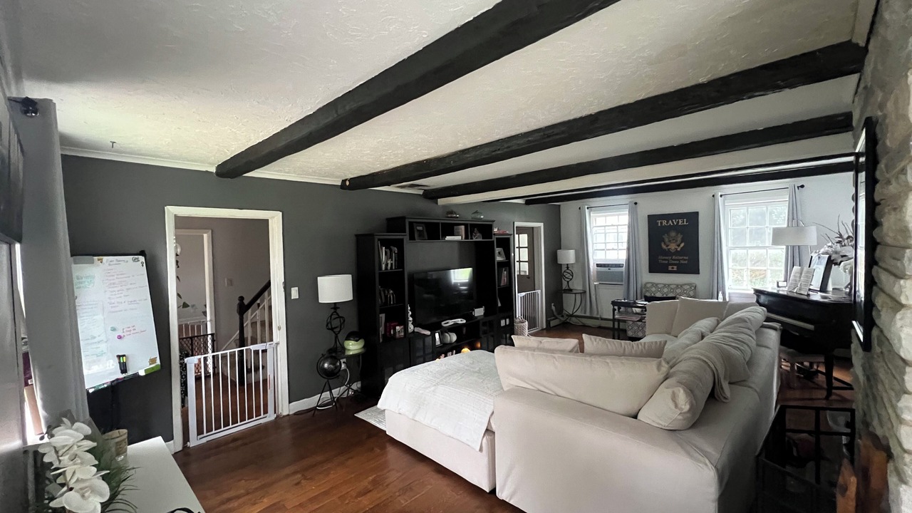 Photo of Livingroom in West Hills