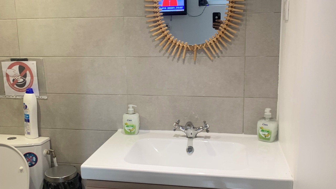 Photo of Bathroom in Joinville-le-Pont