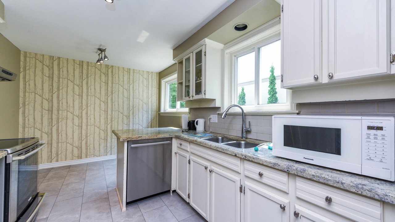 Photo of Kitchen in West Oakville