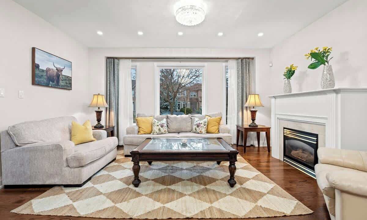 Photo of Livingroom in Hurontario