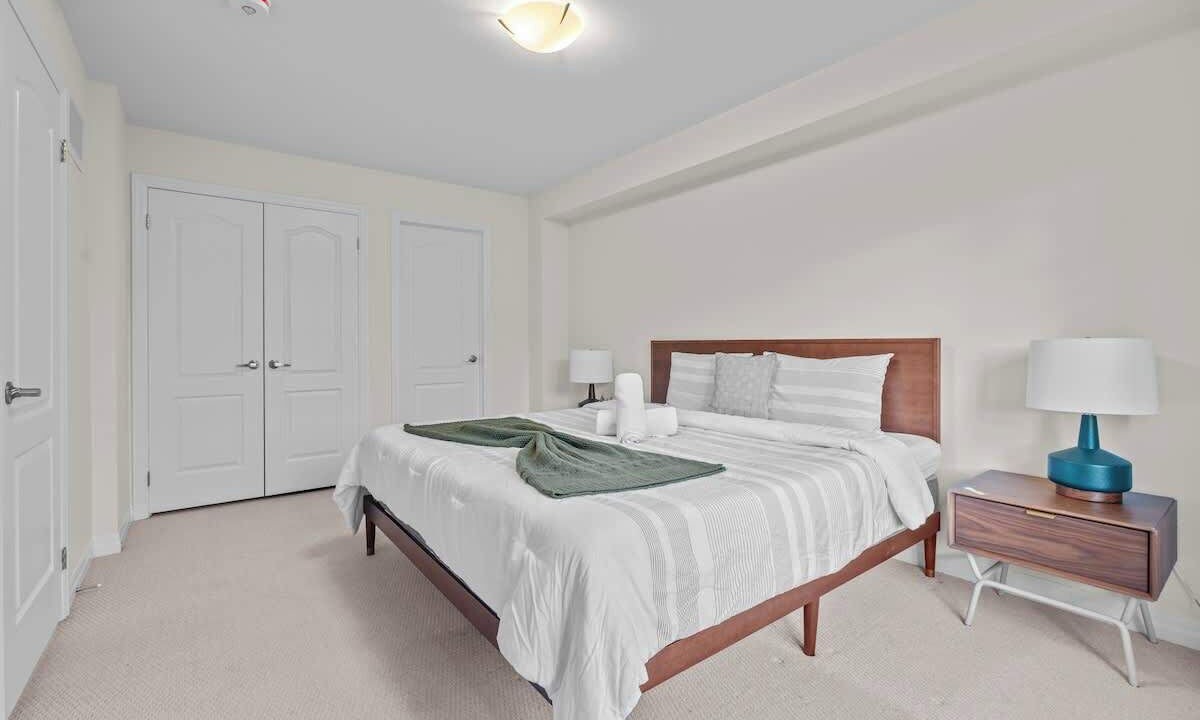 Photo of Bedroom in Lakeview