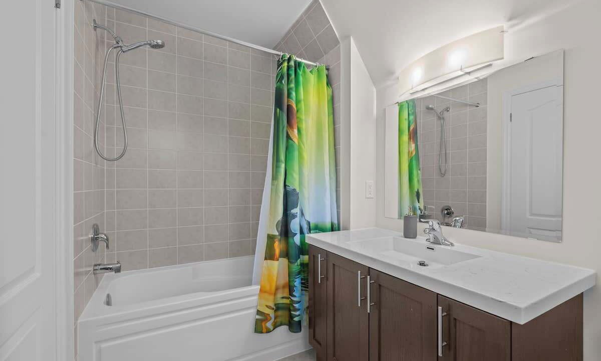Photo of Bathroom in Lakeview