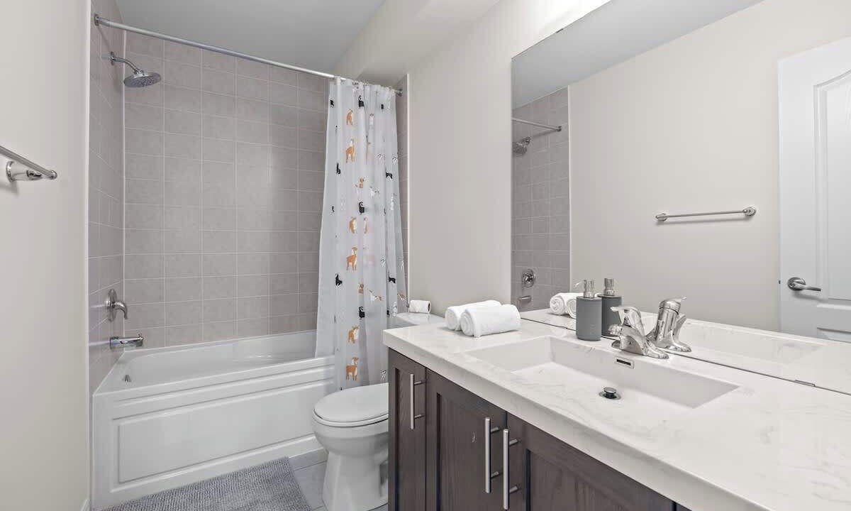 Photo of Bathroom in Lakeview
