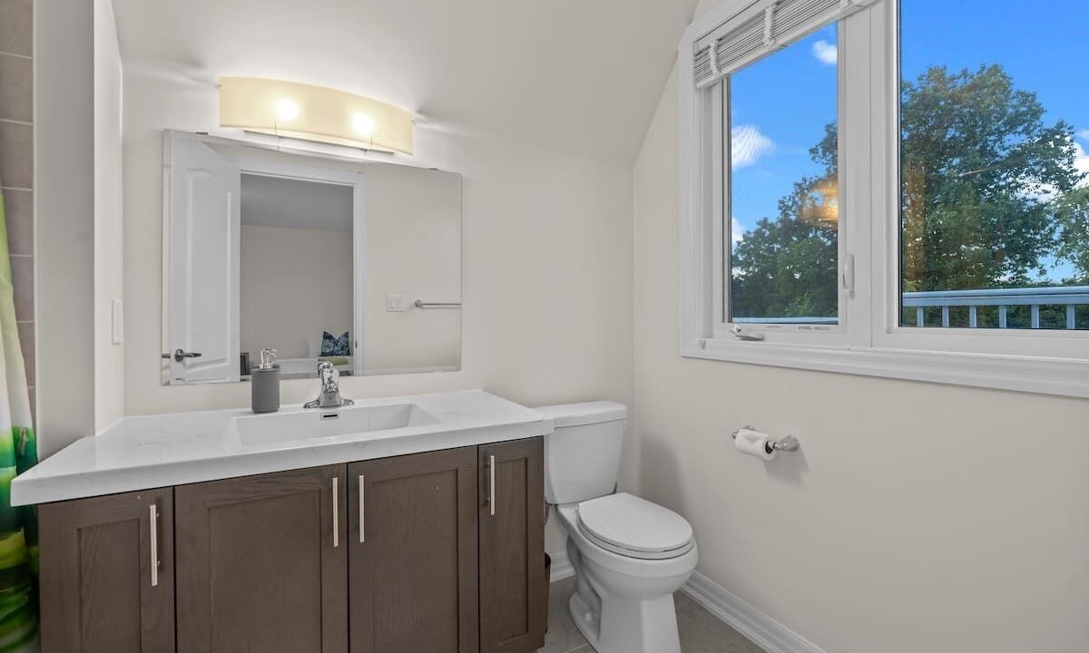 Photo of Bathroom in Lakeview